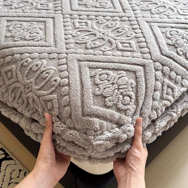 mattress protective set autumn and winter heavyweight   warming carved single pad no pillowcase details 3