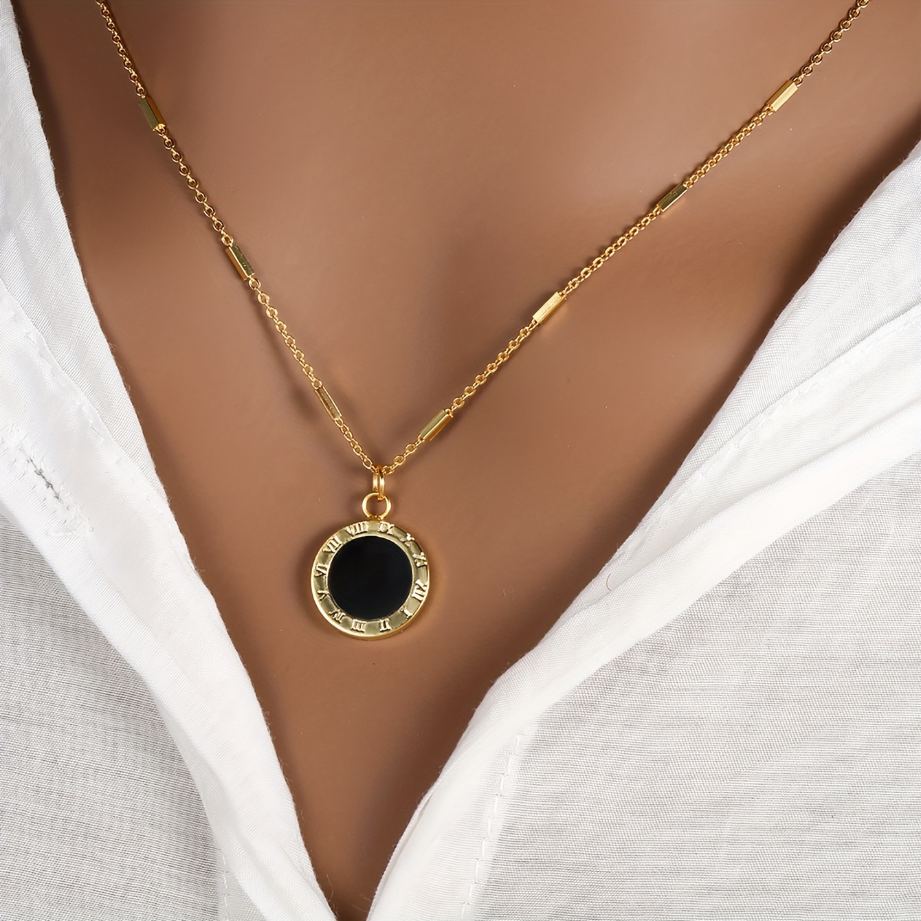 

Minimalist Retro Style Black Round Pendant Necklace With 18k Gold Plated Roman Numerals Pendant Necklace Clavicle Chain Jewelry For Women