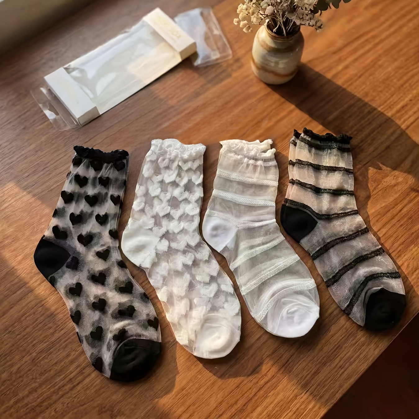 TEMU 4 paires de chaussettes tubulaires transparentes pour femme à rayures et découpes de cœur - Collants mi-hauts à semelle ajourée respirante pour