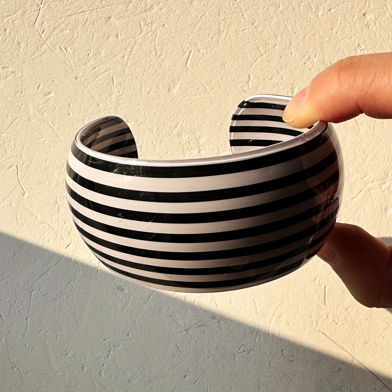 TEMU 1 Piece Of A Vintage Black And White Striped Geometric Wide Thick Resin Open Bangle Bracelet For Women, Ideal For Holidays And Everyday Wear In Autumn And Winter