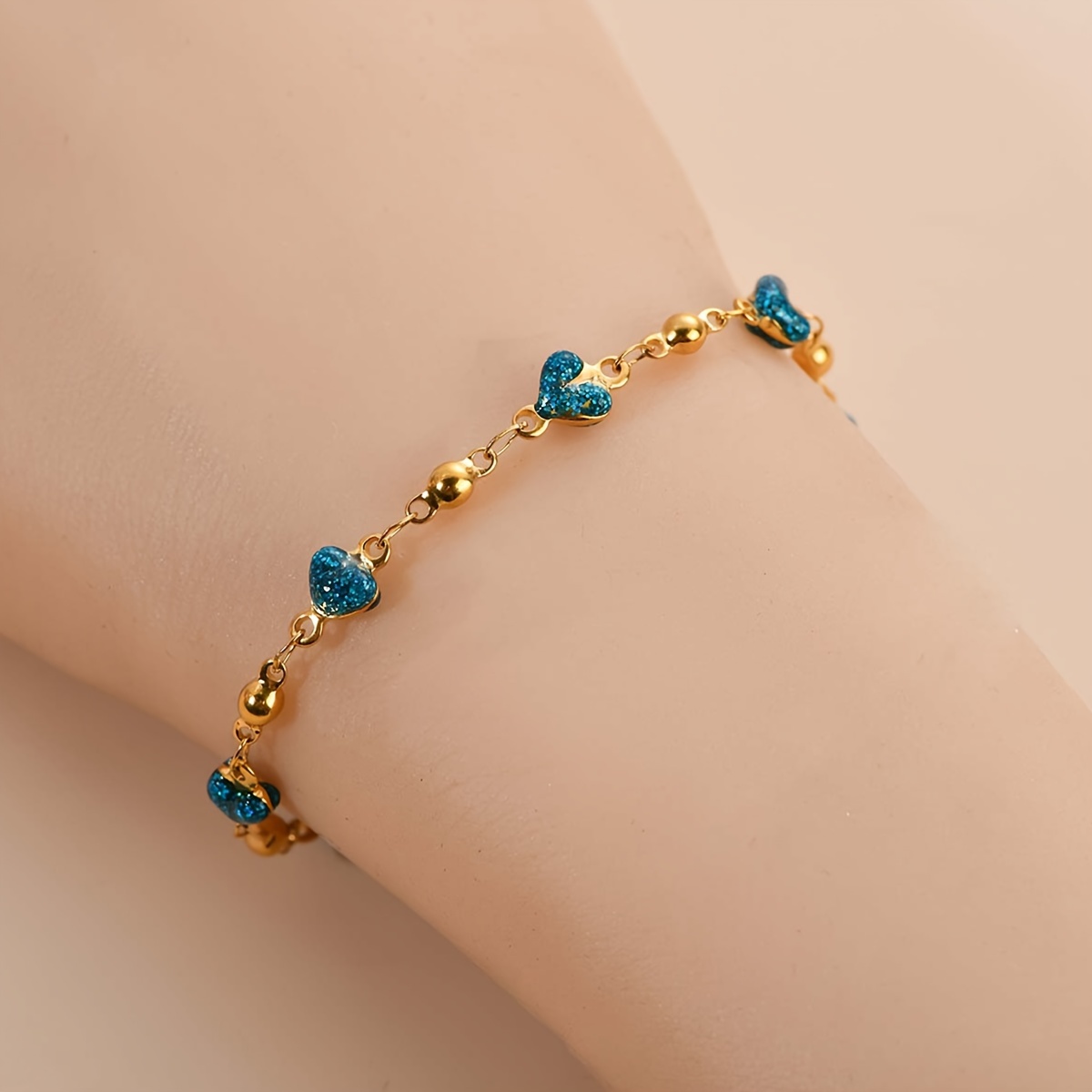 E-shop modisches, goldfarbenes, doppelseitig glänzendes Herz-Armband aus 304 Edelstahl, eleganter Bohemian-Stil, geeignet für den täglichen Gebrauch.