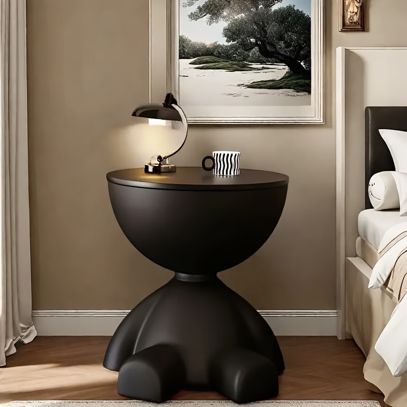 Table de chevet en forme de personnage abstrait