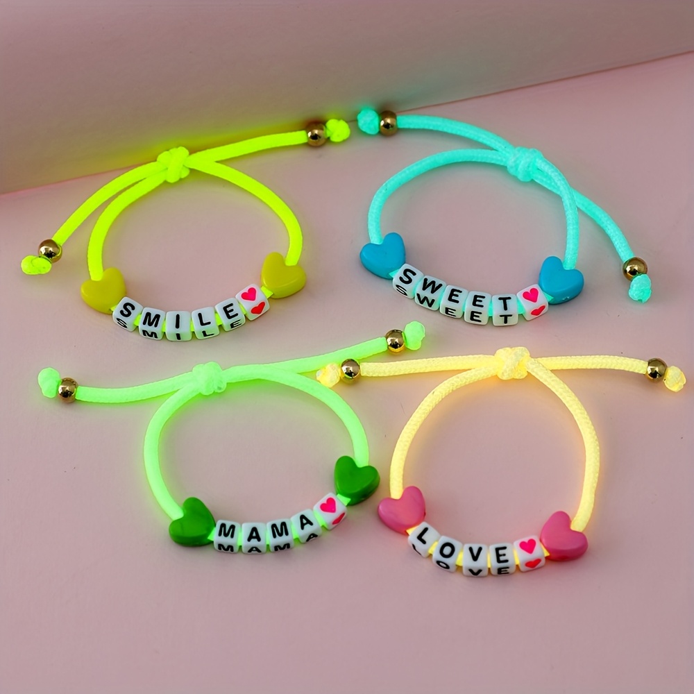 TEMU Set de 4 pulseras luminosas cuadradas con cuentas de que se pueden ajustar, diseñadas para niñas. Esta colección de joyería es como recuerdos de