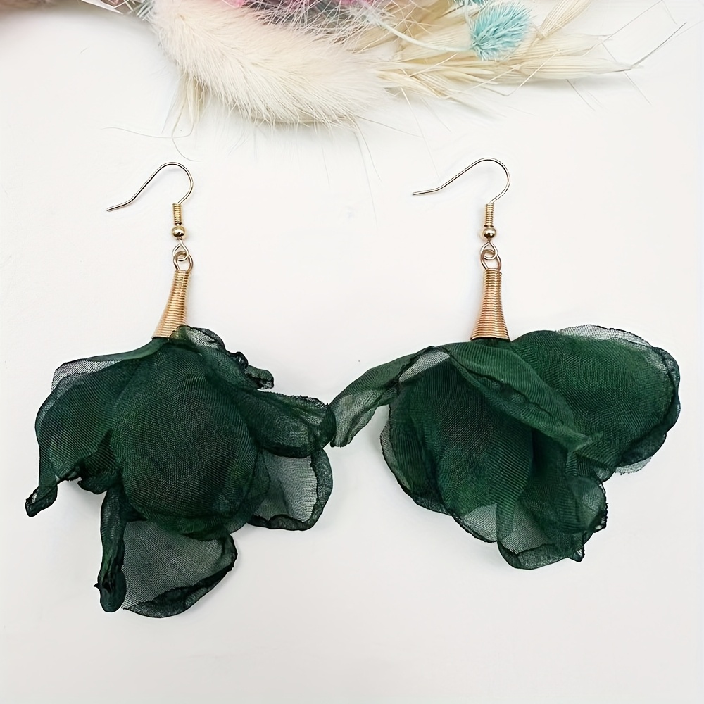 A Pair Of Exquisitely Sweet And Gentle Lace Mesh Earrings With Colorful Three-dimensional Flowers, Versatile And Elegant For Women