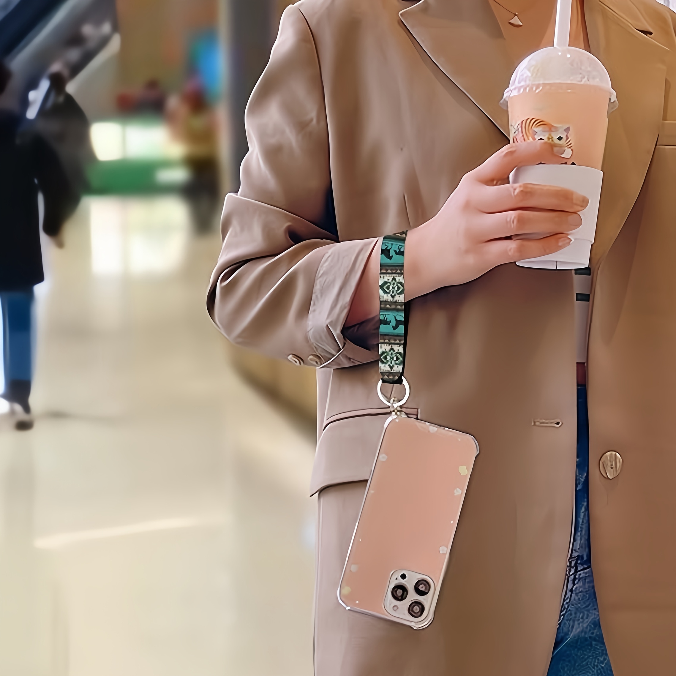 TEMU Green Patterned Car Keychain, Suitable For Men And Women - Ideal For Cars, Cameras, Backpacks, Phones, And Household Keys