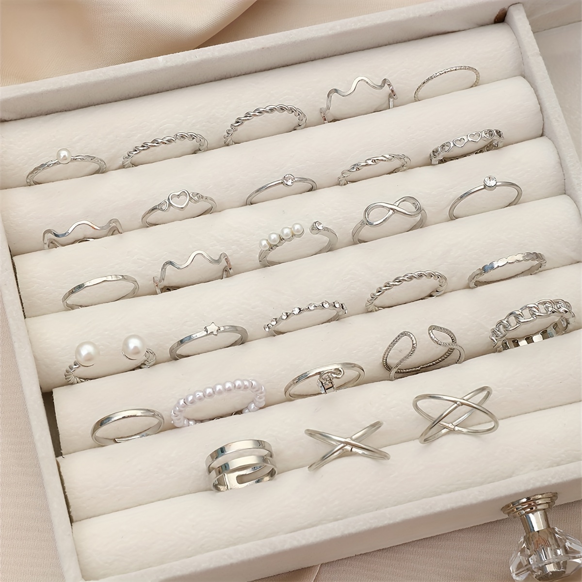 TEMU Ensemble de 28 Bagues Empilables Géométriques de Cœur Minimaliste avec Strass, Pack de 28 Pièces