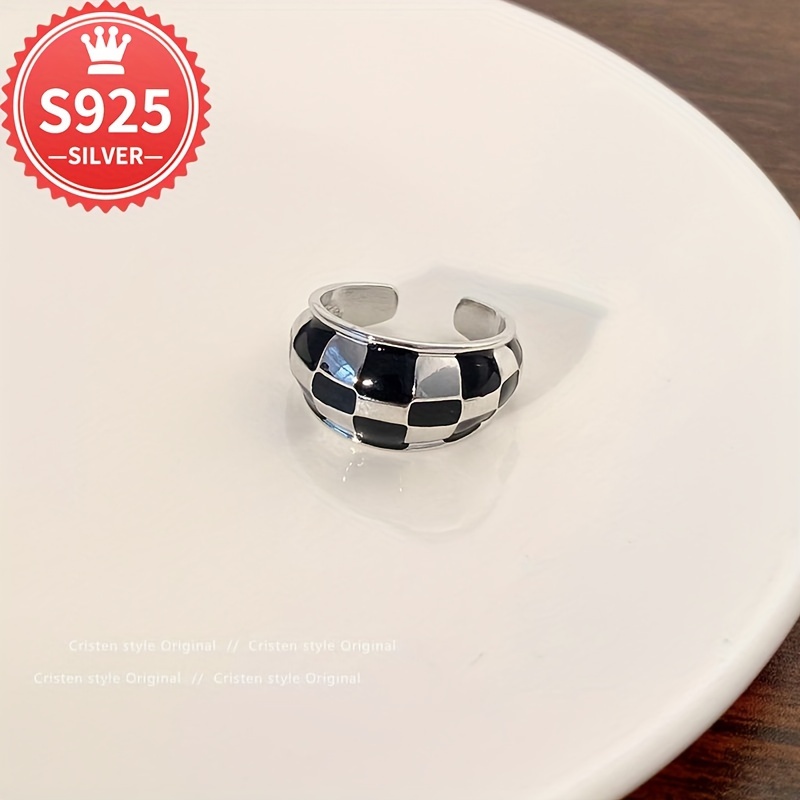 Hypoallergenic Checkered Ring for Women - Stylish and Versatile Design