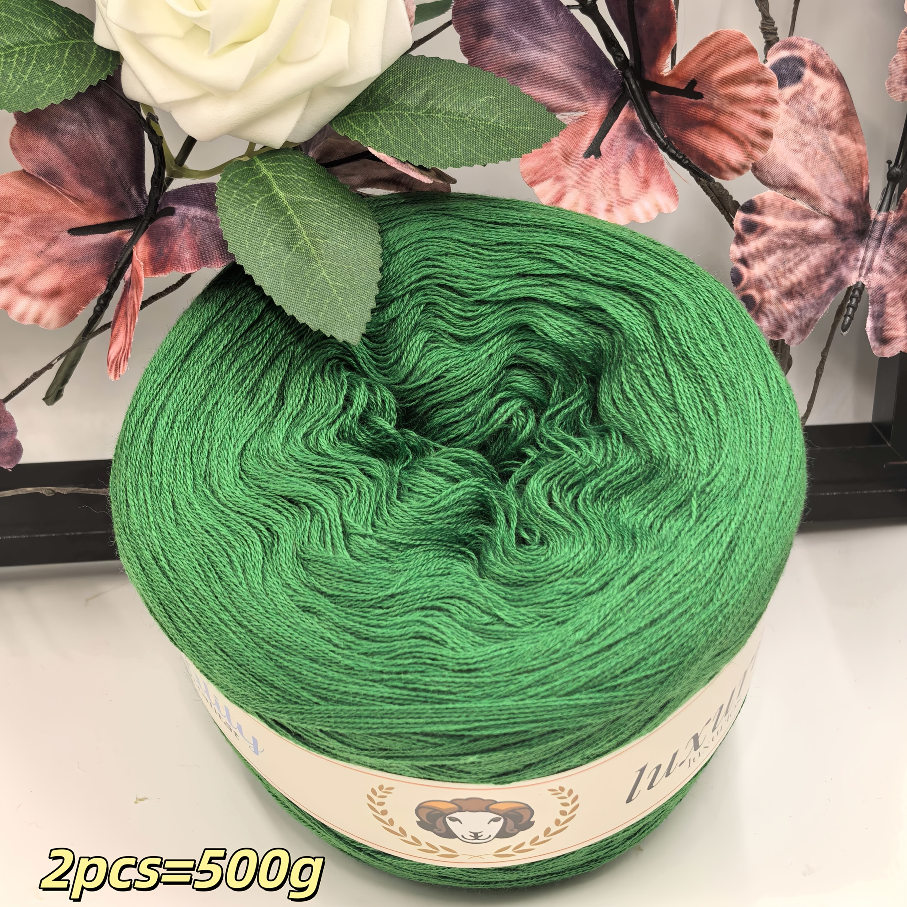 2 vnt. 500G daugiasluoksnės pinta siūlų rinkinys, minkštas ir švelnus, ryškiaspalvis, vienoda storis, gerai išlaiko šilumą, tinka smėlio spalvos darbams, idealus pasirinkimas megzti/vinoti megztinius, šalikus, padėkliukus, kilimus, šalikus, kepurės, batus