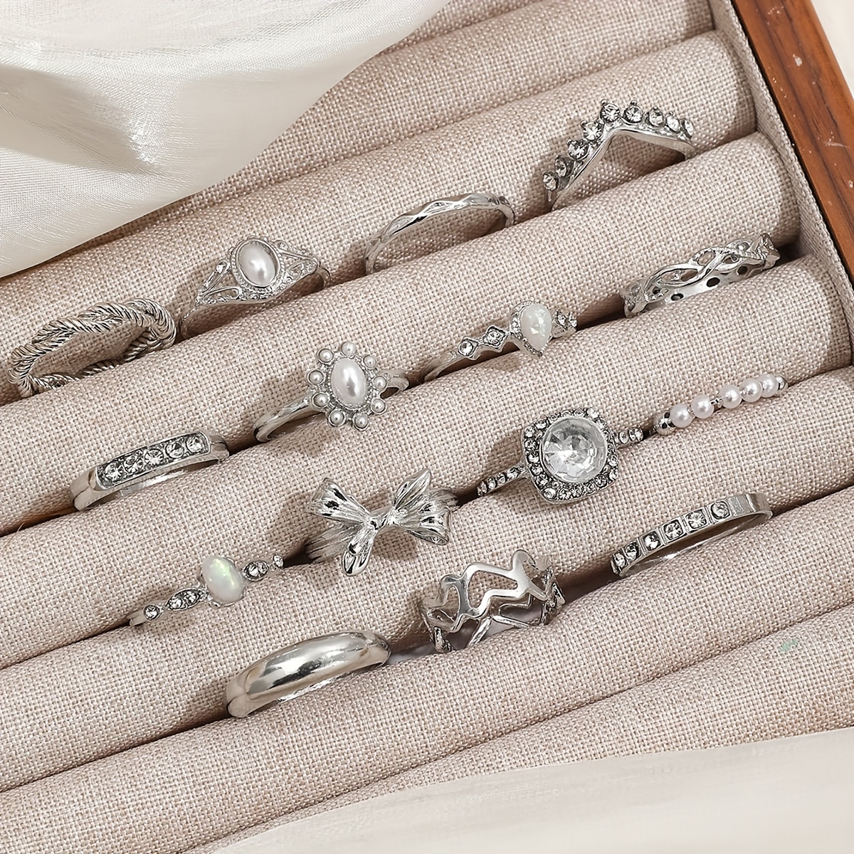 15pcs Alloy Rhinestone Pearl Inlaid Stackable Ring Set Sexy Elegant Pearl Rhinestone Heart Bow Geometric Smooth Twisted Ring Stackable Gift Daily Versatile Ring Set
