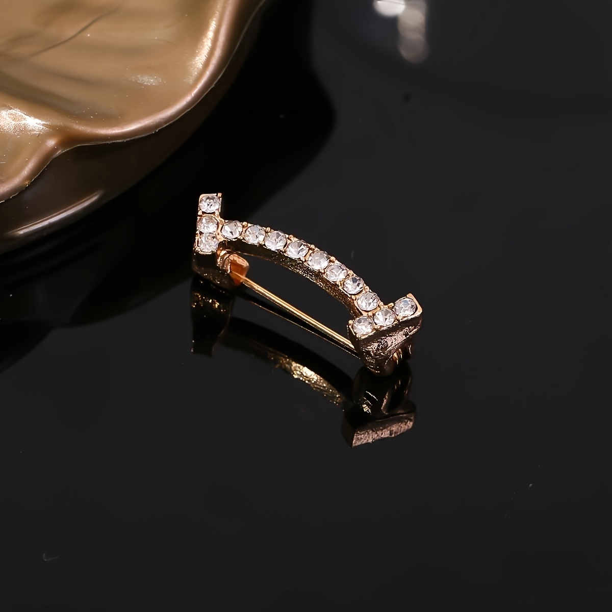 1/2/4Pcs Smiling Exquisite Brooch Anti-Slip Chest Buckle Clothing Collar Accessories Waistband Reduction Artifact Small Fragrance Style Waist Pin