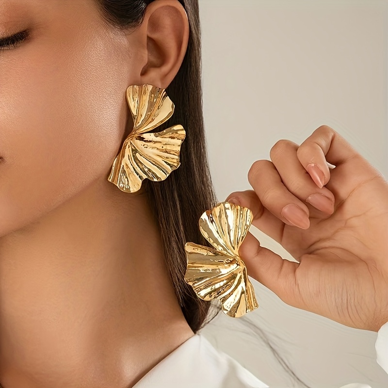A Pair Of Withered Leaf Earrings, Suitable For Daily Wear, Banquets/parties, Travel, Vacations, Music Festivals, , And . Ideal As A Holiday Or Birthday Gift For . That May Have Color