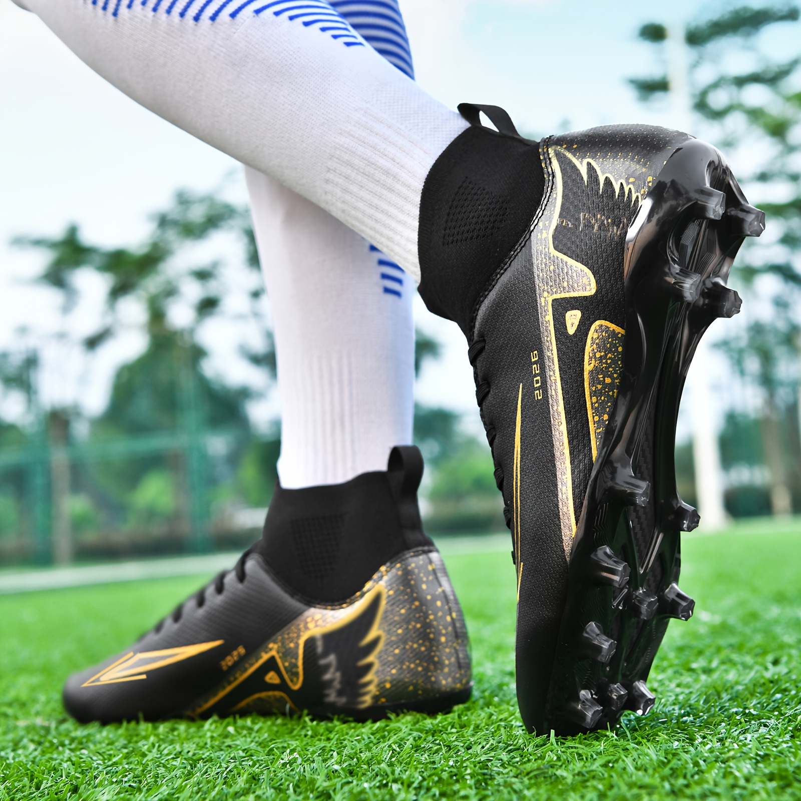 Nuevas Zapatillas de Entrenamiento Profesionales para Hombre, Botas de Fútbol con Punteras AG Antideslizantes para Adultos, Zapatos de Combate Transpirables de Caña Alta, Tacones de Fútbol Ligeros para Césped de Exterior para Parejas, Clásicas Zapatillas de Fútbol Deportivas Negras.