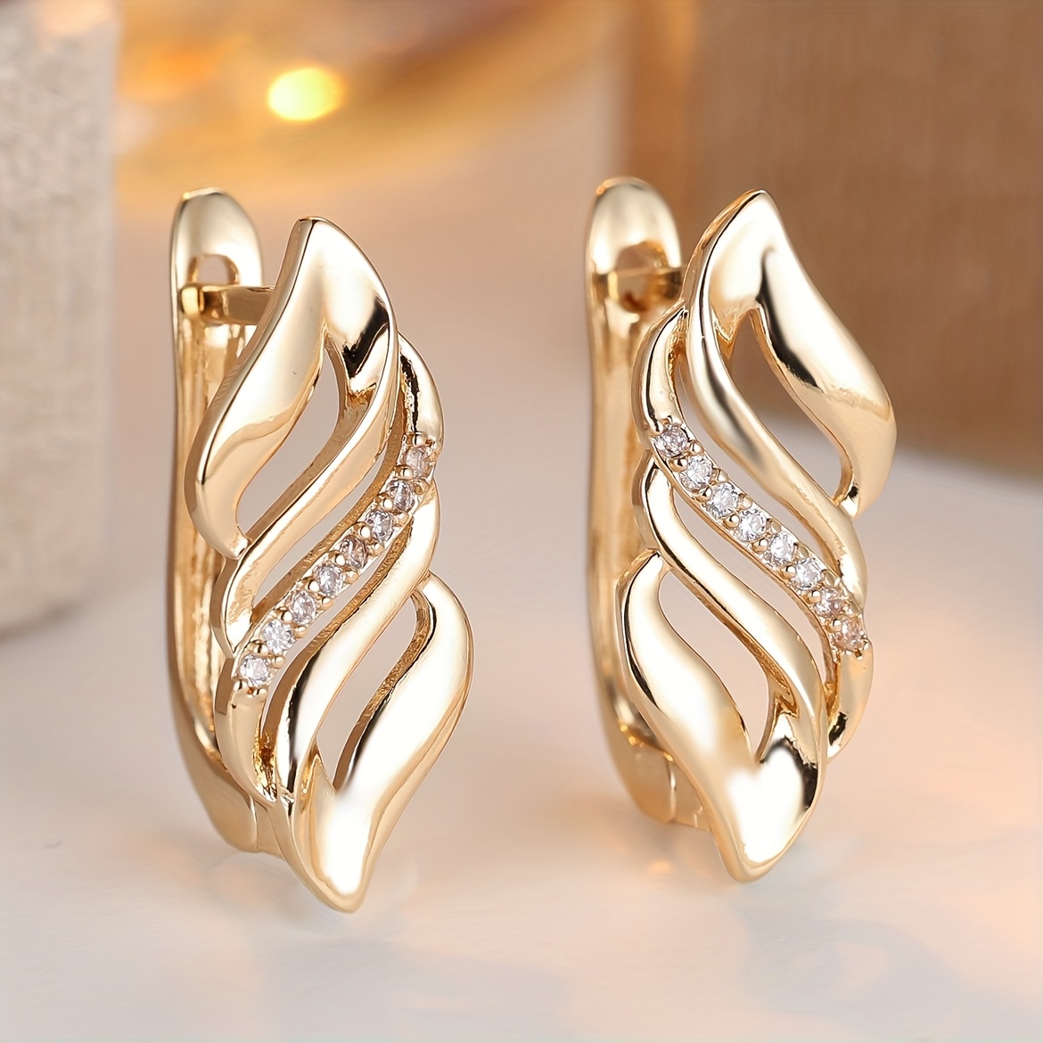 E-shop 1 Paar weiße synthetische Zirkonia-Intarsien Damen Klassisch Elegante Luxuriöse Modische Individuelle Exquisite Schmuckverfeinerungen Geeignet