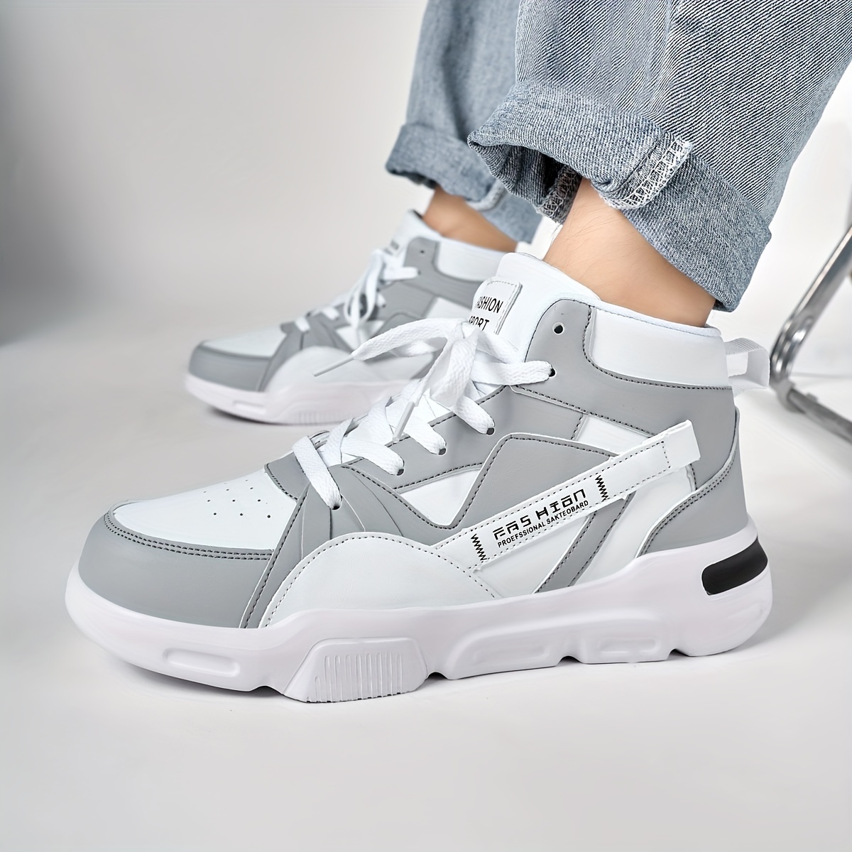 New Men's Letter Pattern Two-color Laces Design Contrast Color Lightweight Casual High-top Ice Skating Shoes