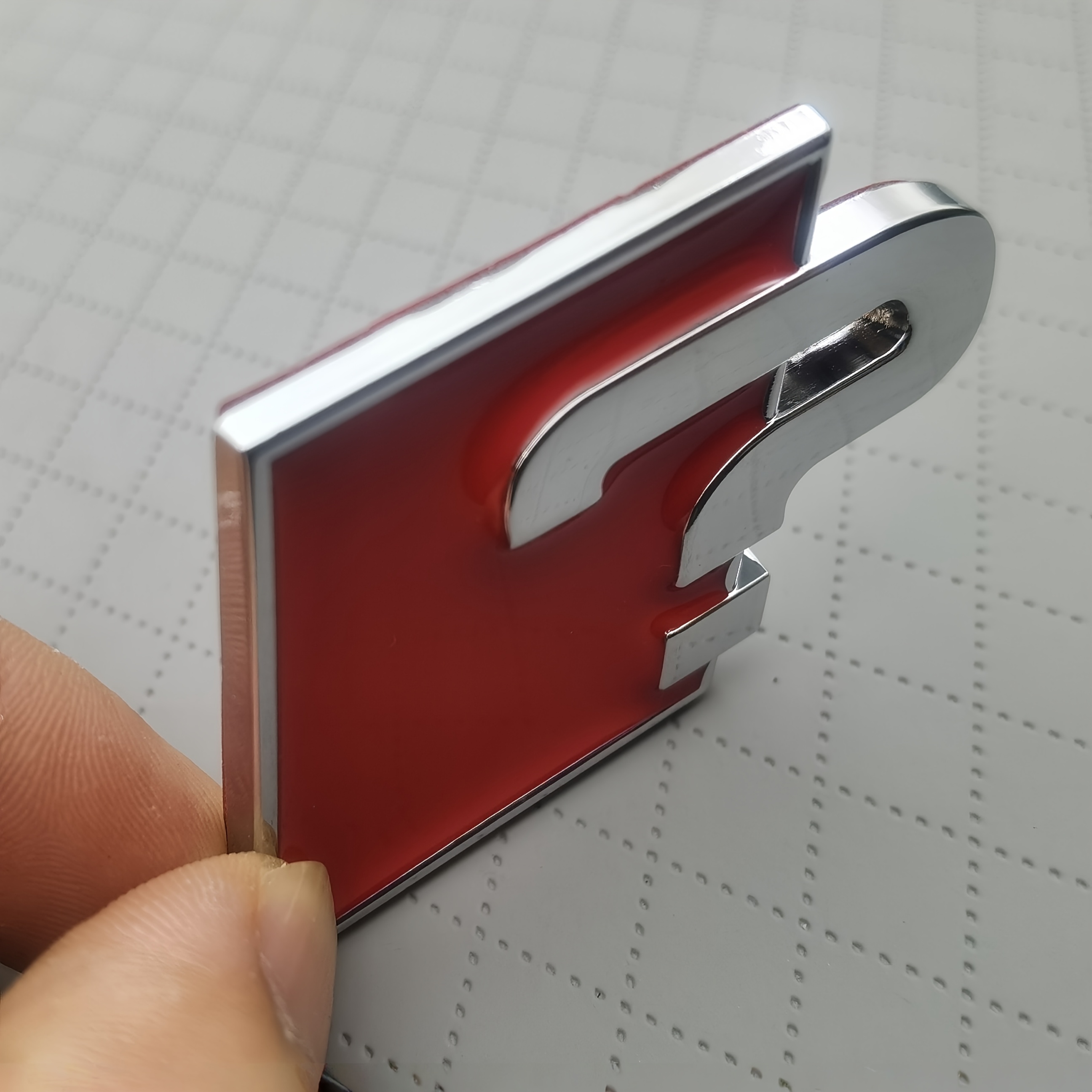 TEMU . 3D Metall Auto Heckklappe/Schwenkklappe Emblem Badge Aufkleber für Karosserie Styling Dekoration Zusätze