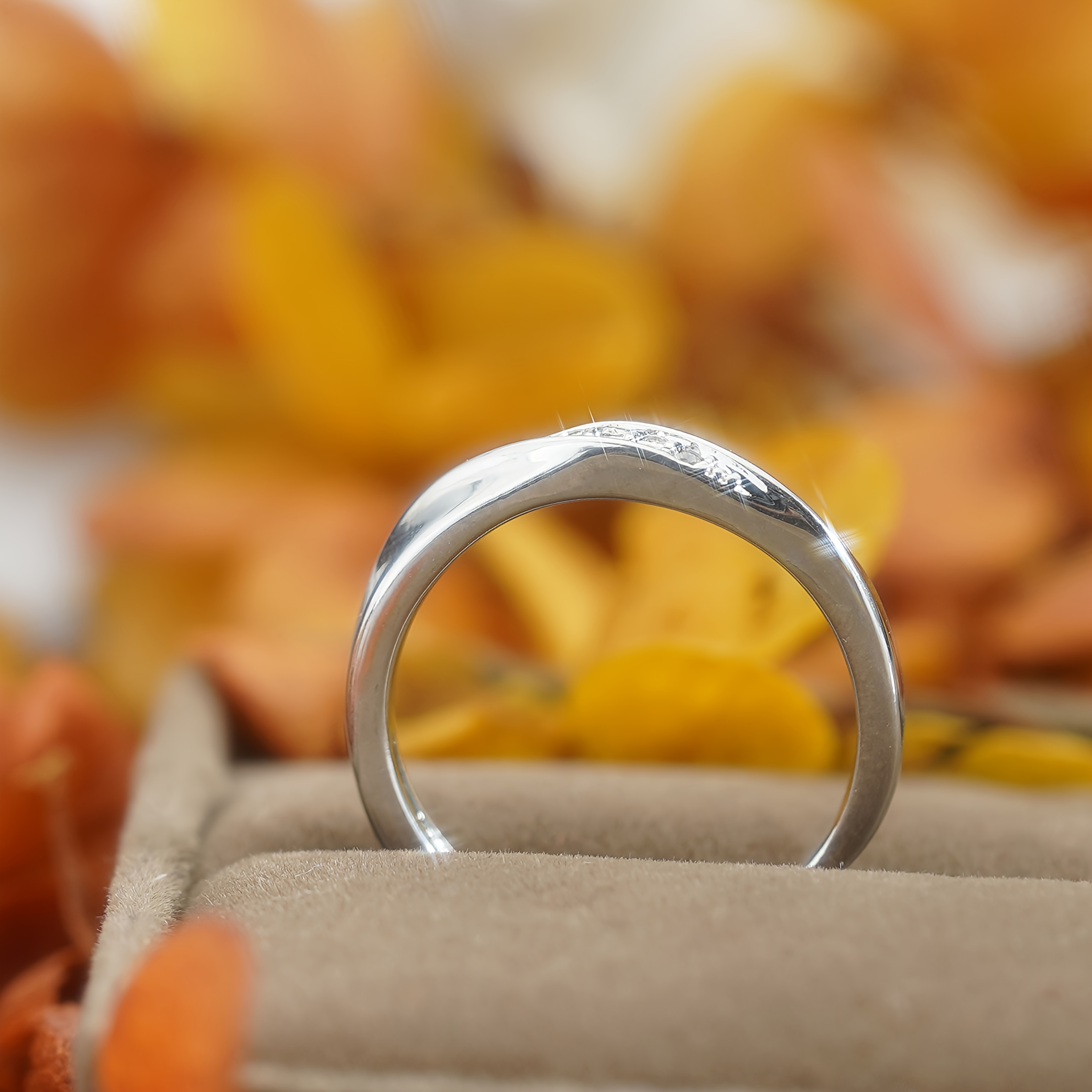 Open-end Möbius Ring with Synthetic Zirconia, Adjustable