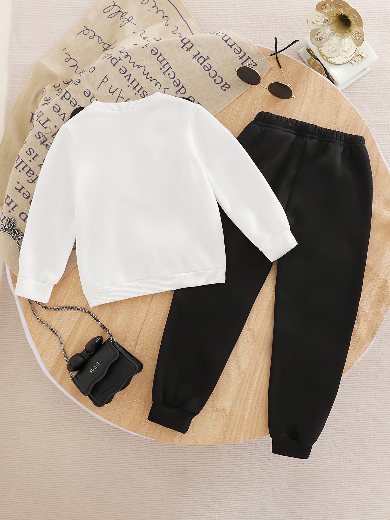 2-delige Meisjes Winter Warmte Eleganter Bloemen Sweatsuit Set - Lange Mouwen Gerimpelde Halslijn Trui & Zwarde Leggings met Elastische Taille, Wasmachinebestendig Knus Outfit voor Herfst/Winter Casual tot Semi-Formele Kleding (Zwart en Rood) – 2-Delen set Voor meiden 4-T12 Jaar Eenvoudiger Kleur Met 3D Blomversiering, Gebreide Manchetten, 2pcs