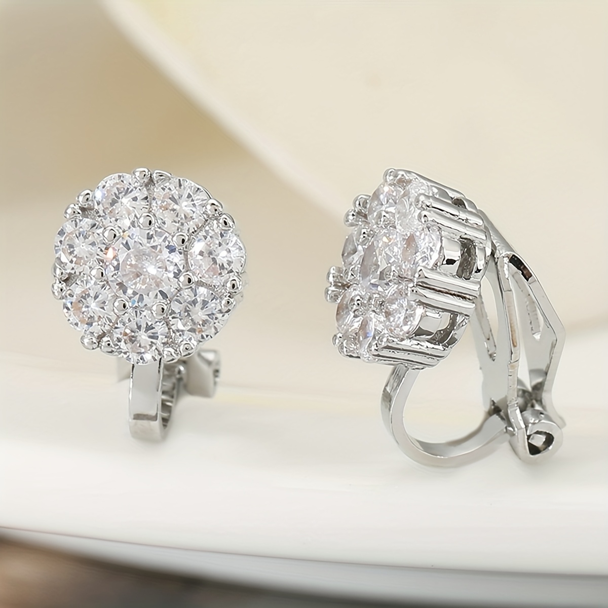 1 Pair Copper Heart-shaped Cz Studded Clip-on Earrings For Women – Hypoallergenic Sparkling Cubic Synthetic Zirconia Non-piercing Ear Clips, Elegant Wedding/birthday/valentine' Day Gift Jewelry