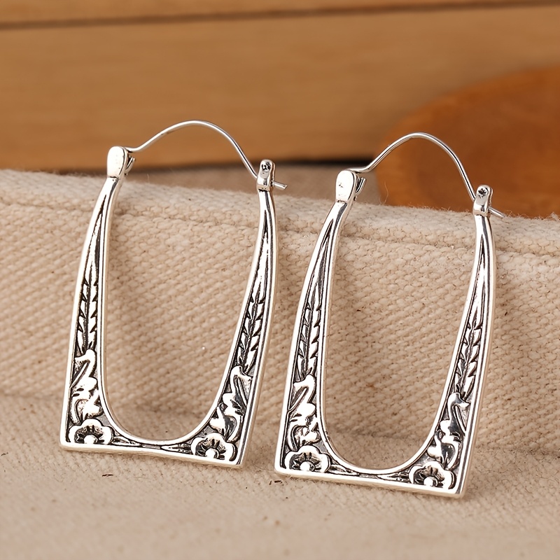 E-shop Retro U-förmige, geschnitzte Blumenohrringe, einfache Bohème-Ohrringe, tägliche Schmuck-Ergänzungen