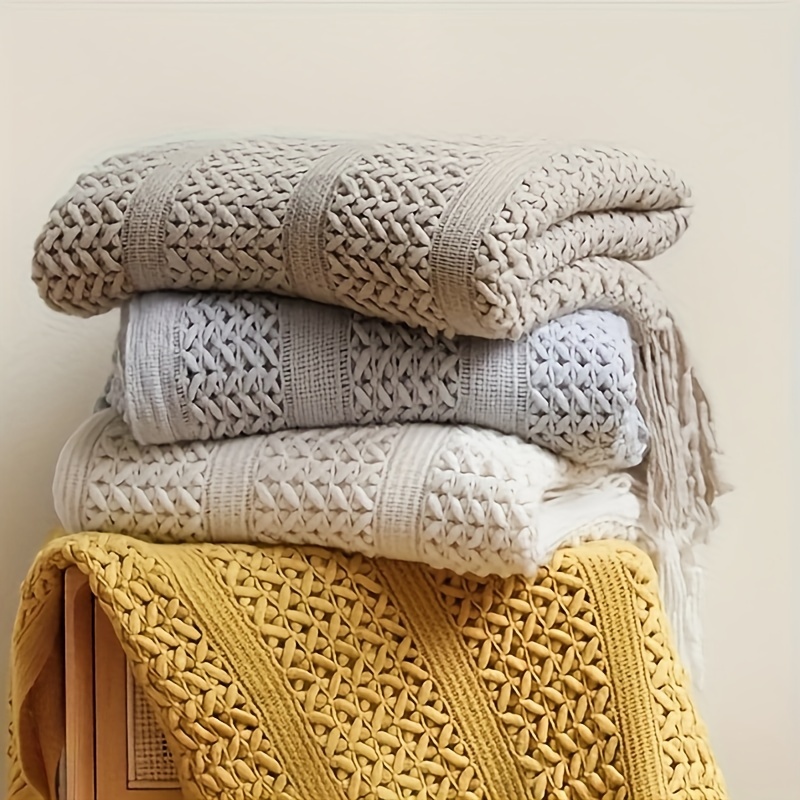 

Vintage Knit Throw Blanket With Unique Hollow-out Design - Soft And Warm, Decorative Acrylic Throw For Sofa, Living Room, And Bedroom, Cozy Knitted Blanket With Detail