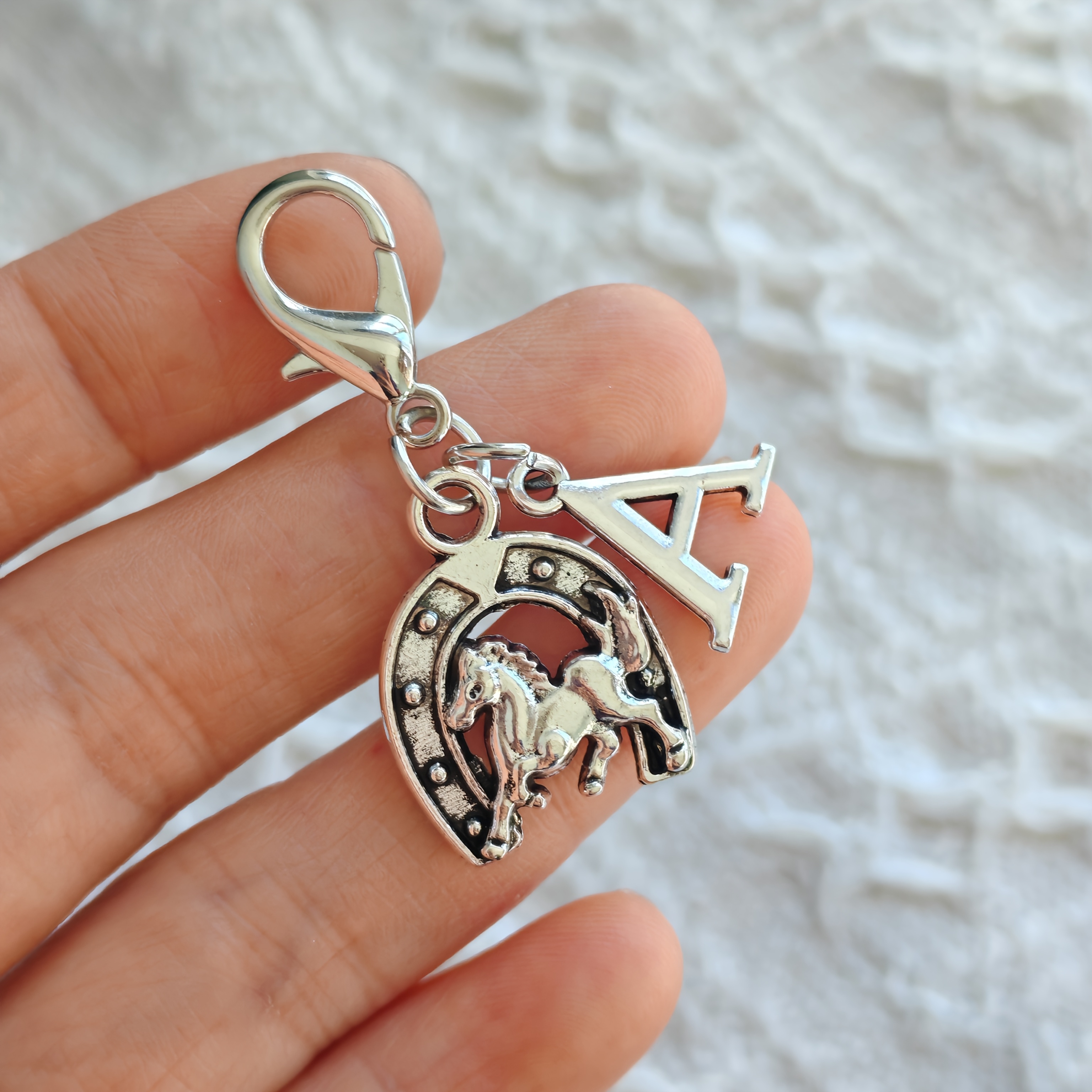 TEMU 1pc Vintage Silvery Horseshoe Keychain, Unisex Equestrian Keychain Gift, Carnival Gift, Exquisite Horse-themed Ornament, Daily Accessory For ,