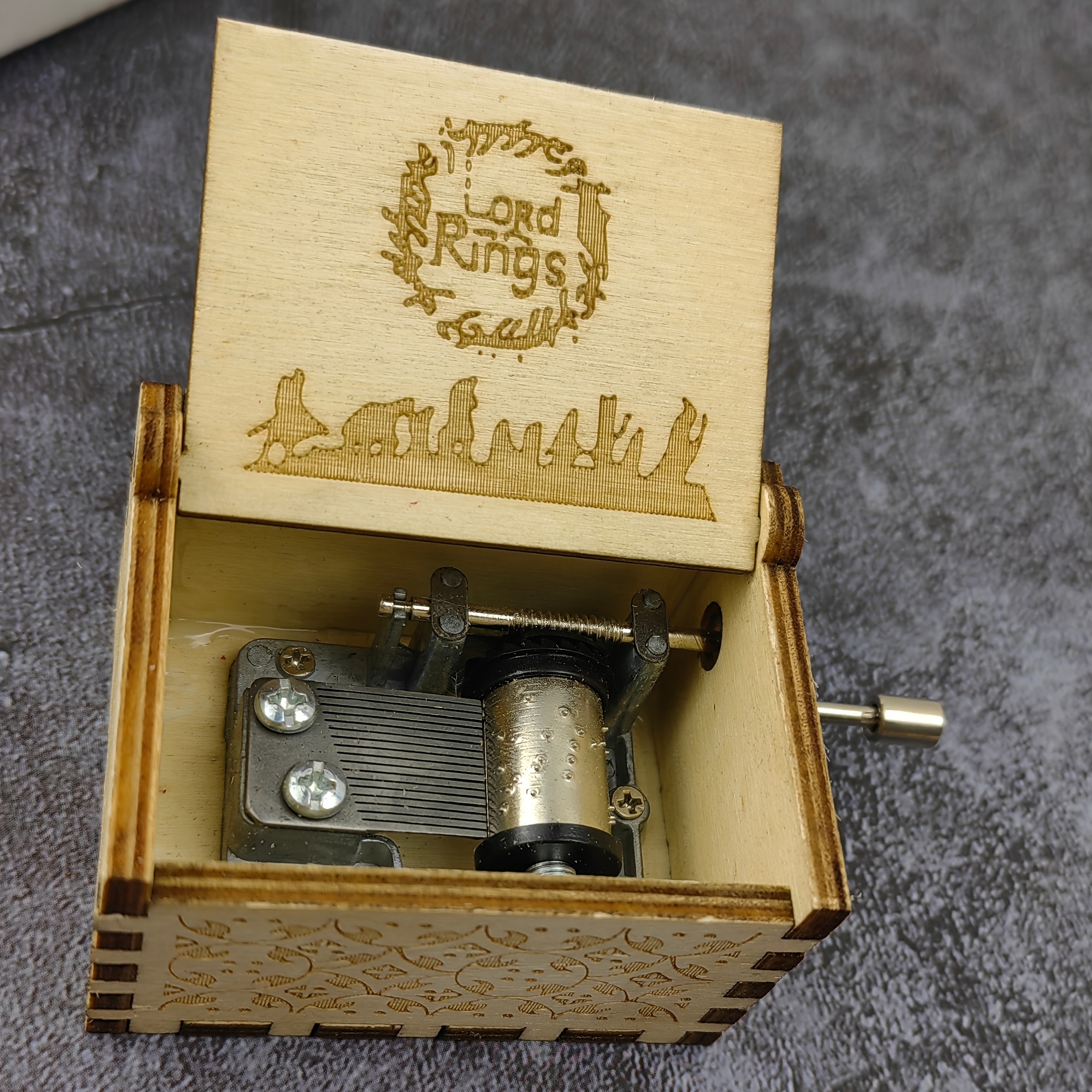 

Vintage-style Hand-cranked Mini Music Box - Perfect Valentine's & Christmas Gift For Boyfriend, Girlfriend, Husband, Wife - Unique Wooden Carved Design