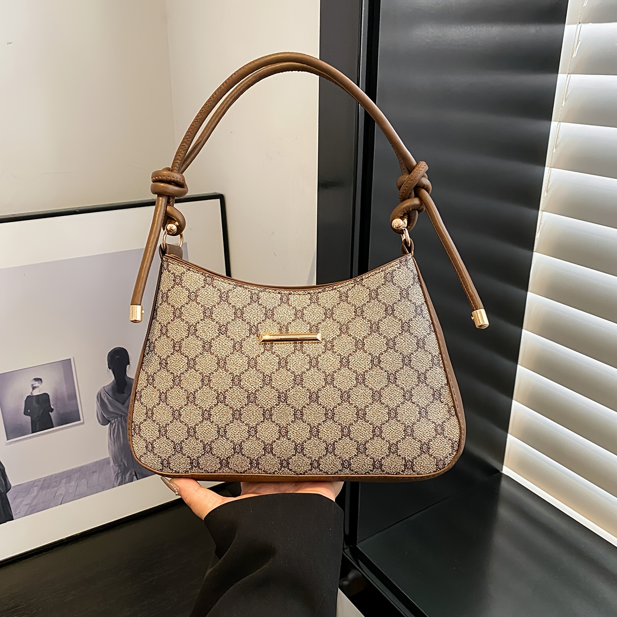 Image of Popular Handbag Women's Fashion Casual All-match Shoulder Bag Premium Texture Niche Handbag Baguette Bag