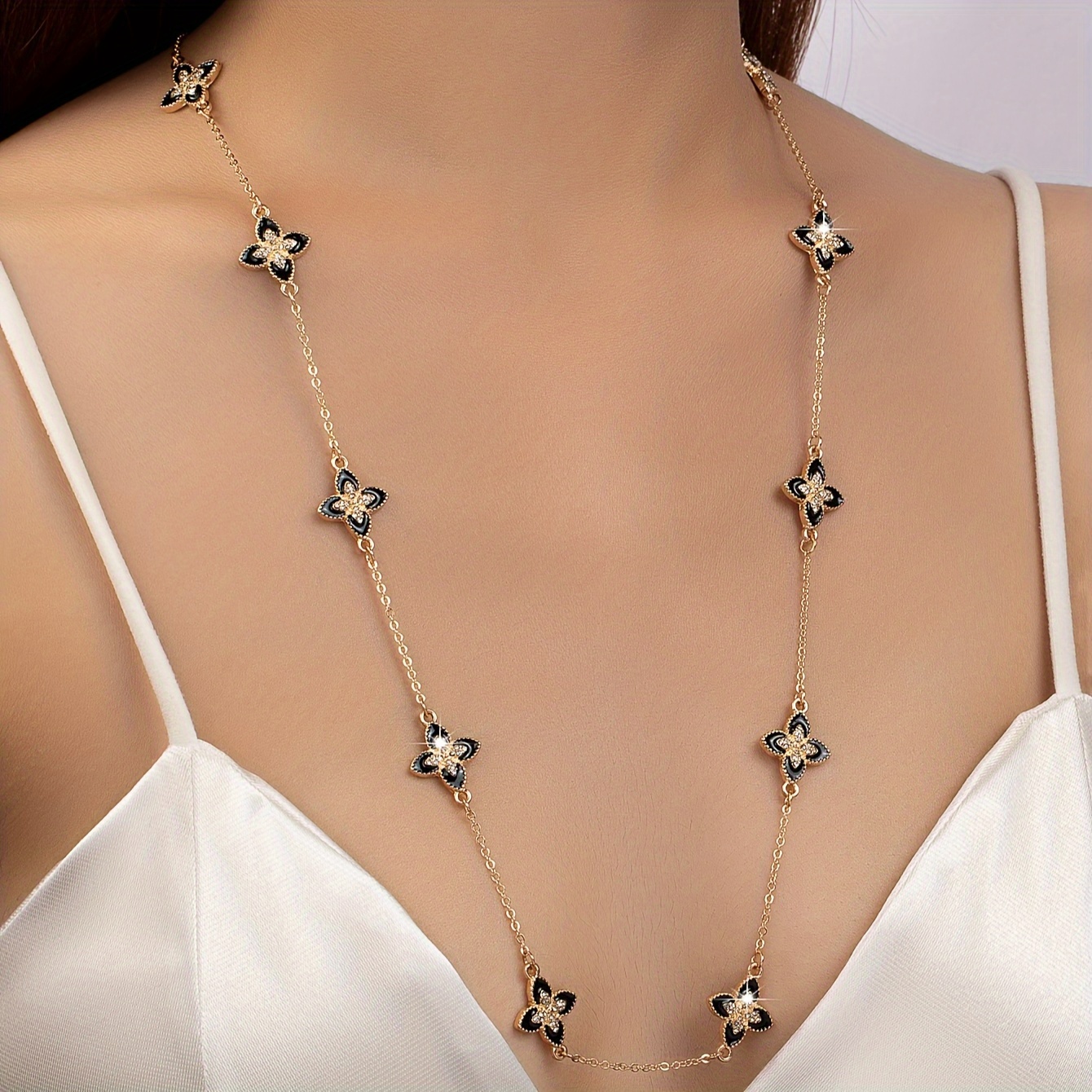 

Versatile Small Flower Pendant Necklace Elegant Zinc Alloy Long Chain Neck Jewelry Decoration