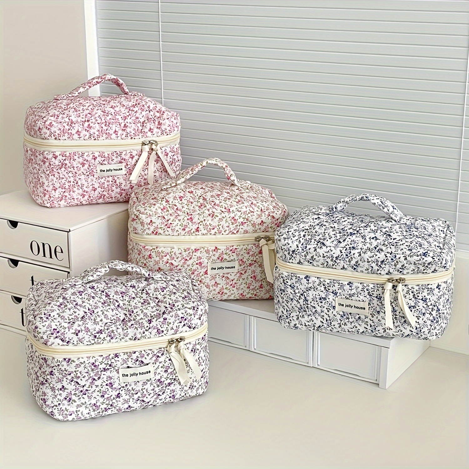 

Large Floral Cosmetic Bag For Women - Spacious Travel Makeup Organizer, Polyester, Odorless