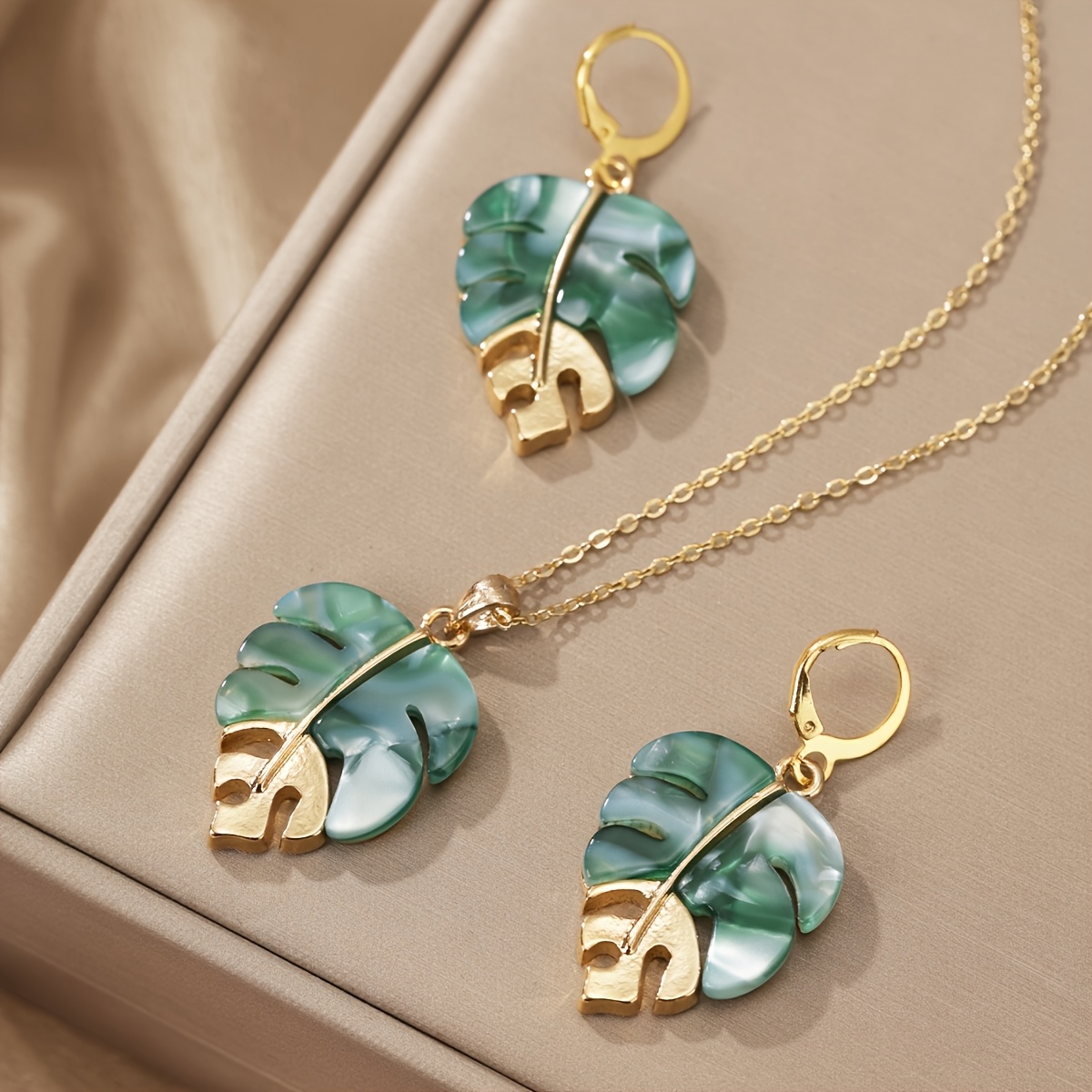 larawan ng item 3pcs Bohemian Irregular Leaf Patchwork Fashion Pendant Necklace, Elegant at Maganda, Bagay sa Pang-araw-araw na Gamit ng Kababaihan o Casual na Bakasyon