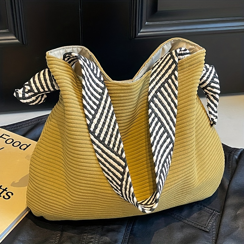 

Sac Fourre-Tout en Velours Chic pour Femme - Spacieux & Léger, Doublure en Peluche Douce, Fermeture Magnétique, Options de Couleur Unie (//Vert/Noir), Flanelle, Grande , Sac à Épaule, Sac Fourre-Tout,