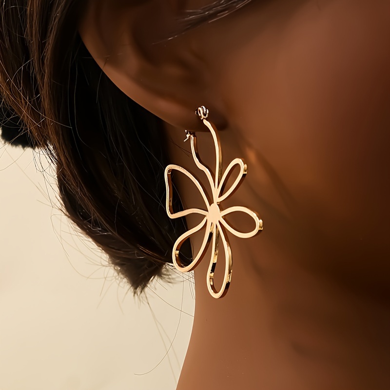 

1 Pair Trendy Hollowed Out Simple Line Flower Dangle Earrings For Ladies, Minimalist And Stylish Style Flower Drop Earrings Daily Commuting Wearing