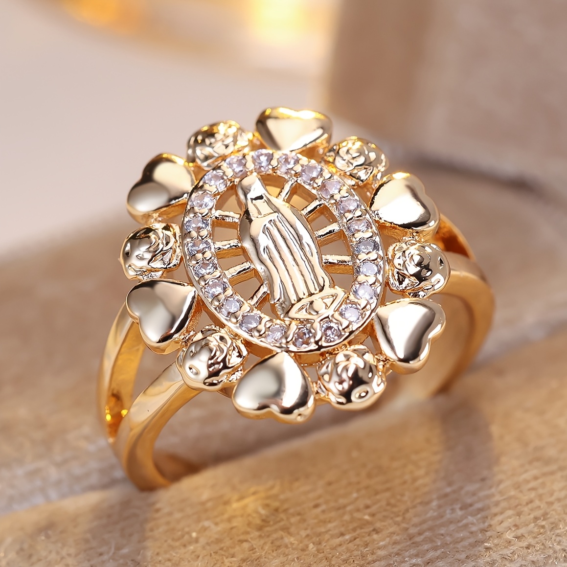 Women's Heart-Edge Synthetic Zircon Ring, Fashionable
