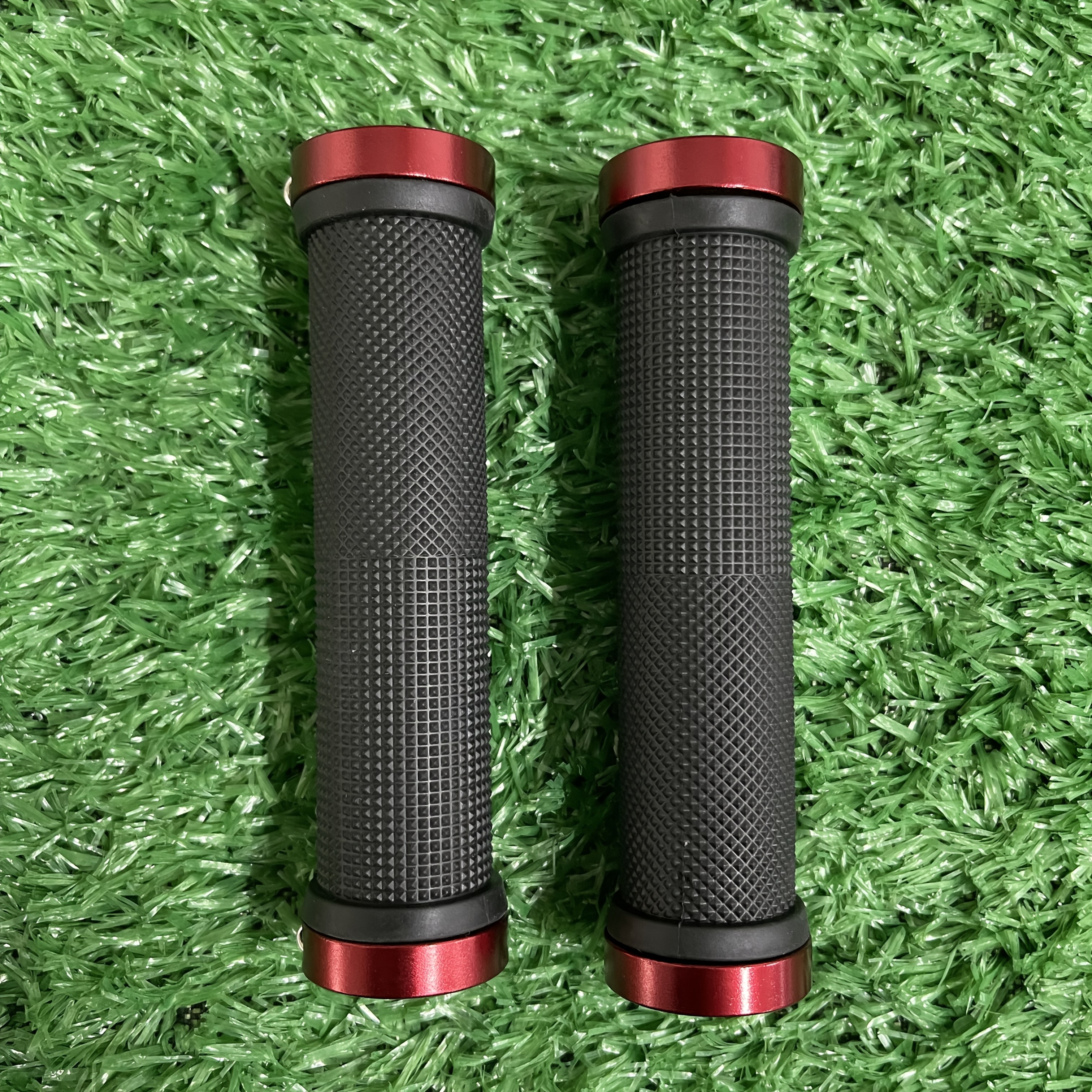 TEMU Par de puños de manillar de tubo para bicicleta de montaña con puertos dobles, anillos de bloqueo dobles de aleación de aluminio, de goma,