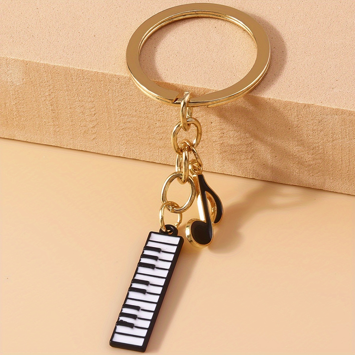 A Music-themed Alloy Note Piano Keychain For Everyday Wear For Men And Women