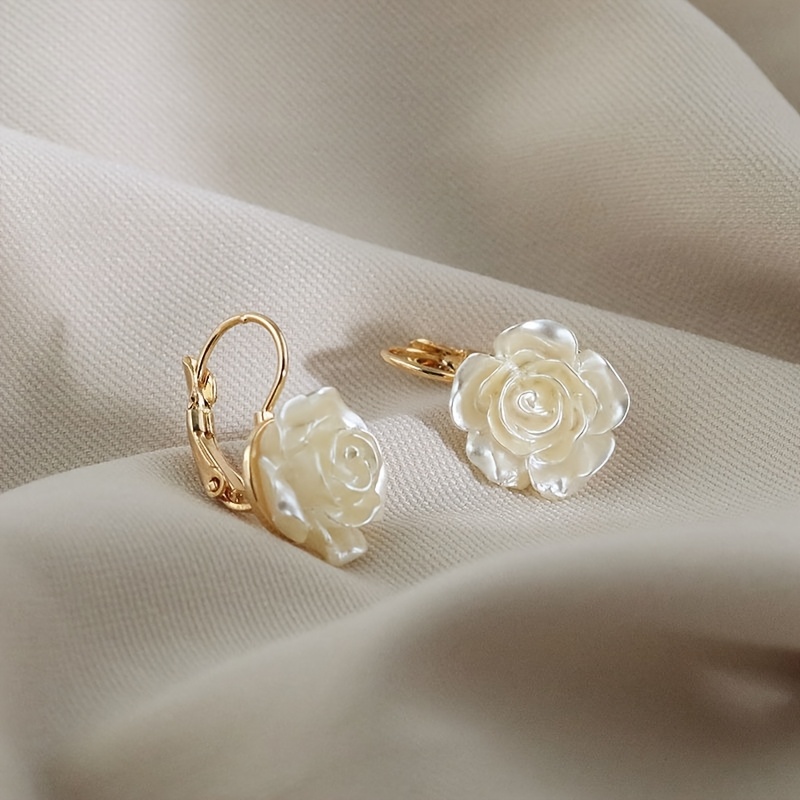 TEMU 1 par de aretes de palanca para mujer, estilo retro francés bohemio Cottagecore - Flor colgante 3D blanca chapada con , adecuados para fiestas,