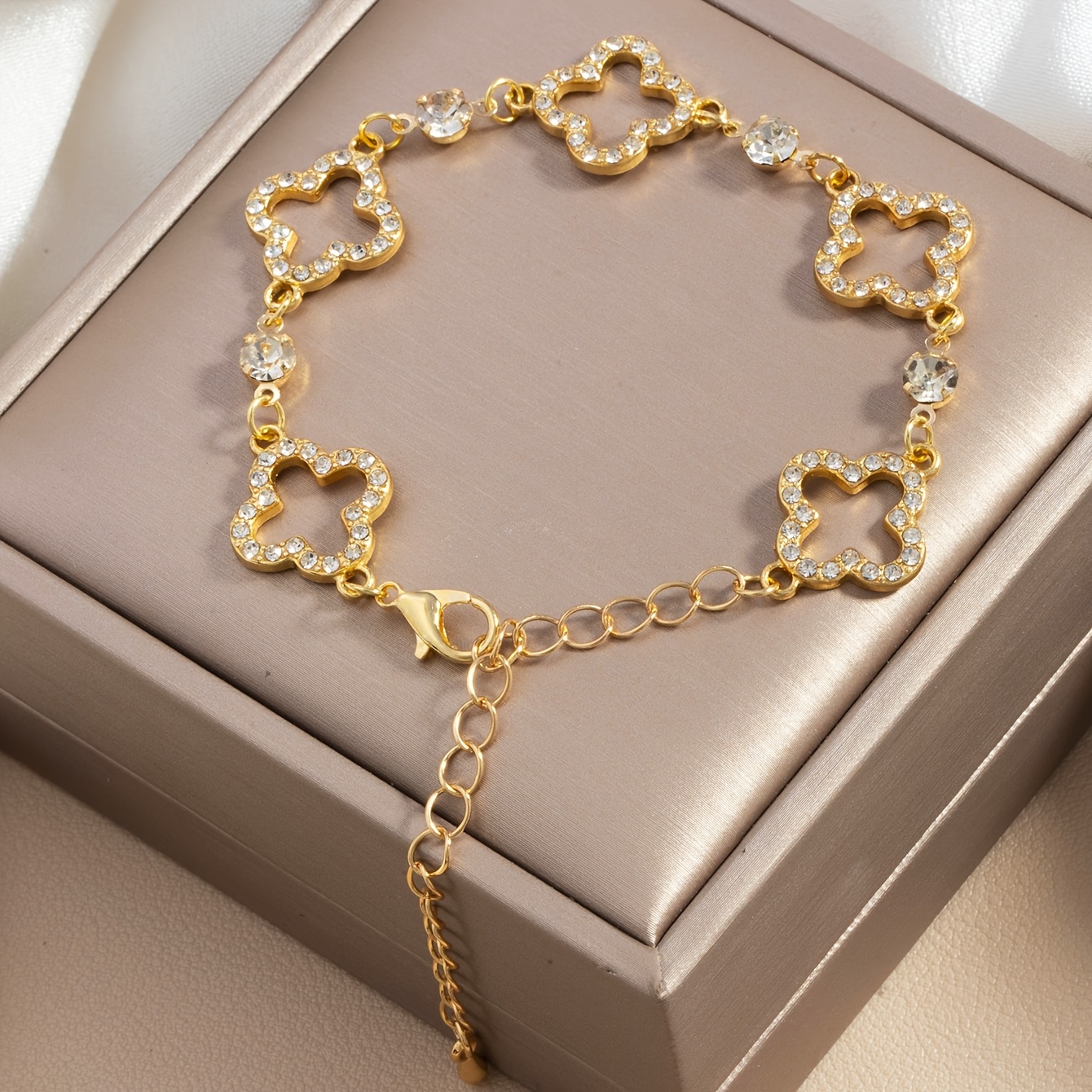 New Women's Bracelet, Simple And Luxurious, A Gift For , Suitable For Daily Wear