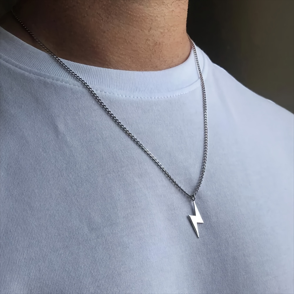 TEMU Un elegante collana con ciondolo a forma di da , caratterizzata da uno stile hip-hop e americano facile e unico, realizzata in acciaio