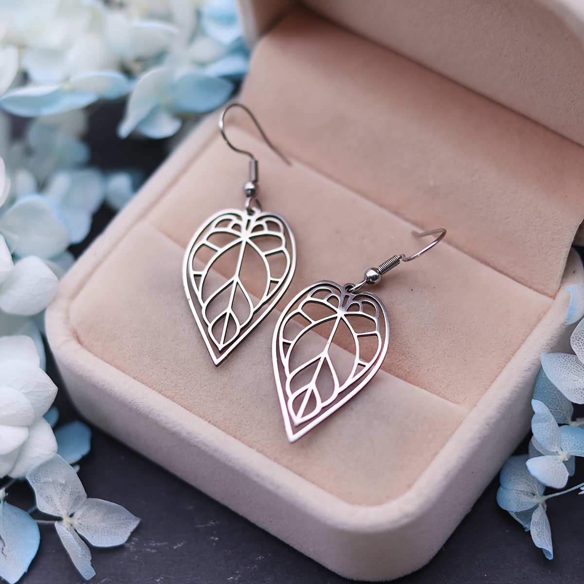 TEMU 304 304 304 304 Stainless Steel Hollow Leaf Earrings Easy Vintage Hollow Leaf Vein Earrings, Without Battery
