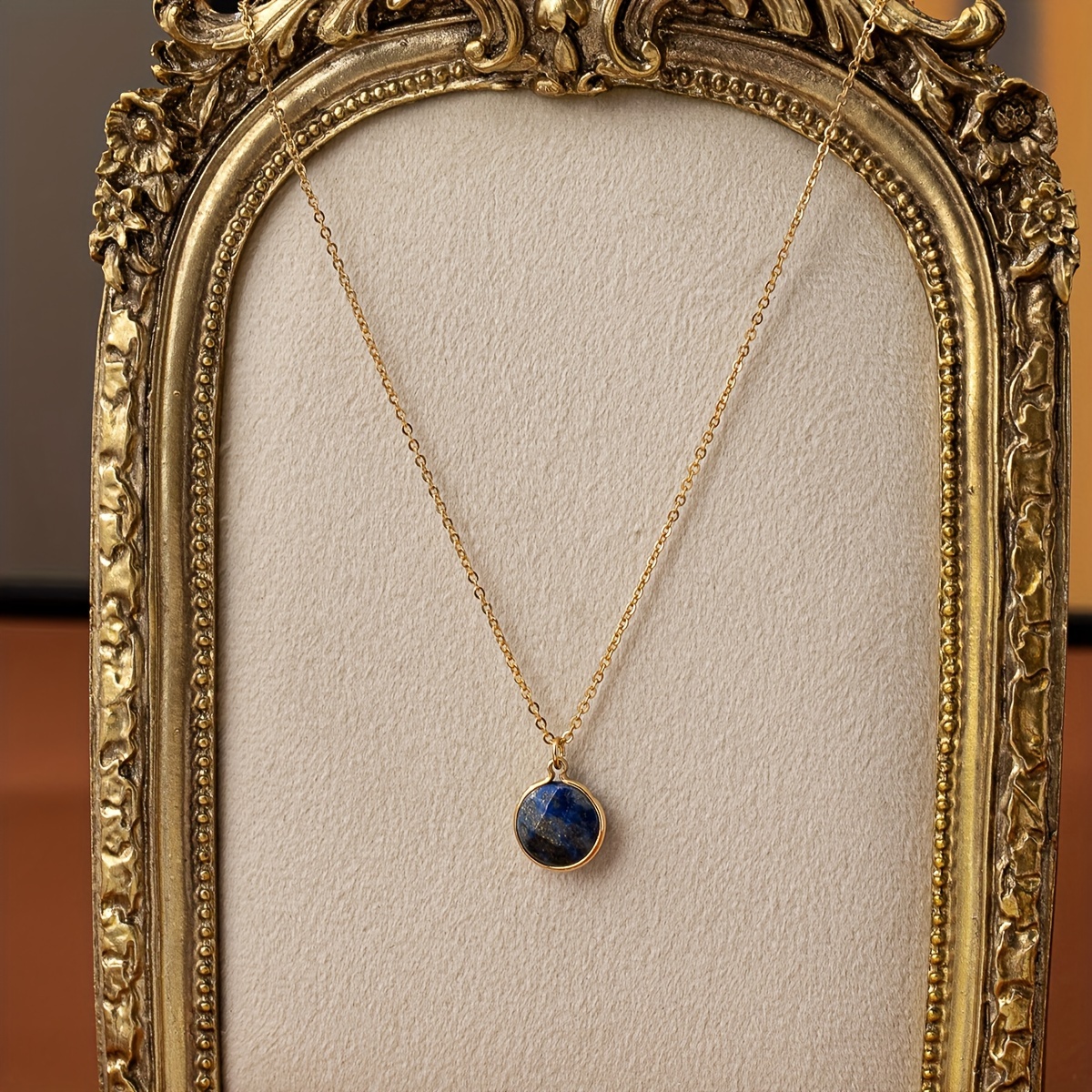 

Collier pendentif vintage en pierre de lapis-lazuli avec placage - Parfait pour un usage quotidien et les occasions spéciales