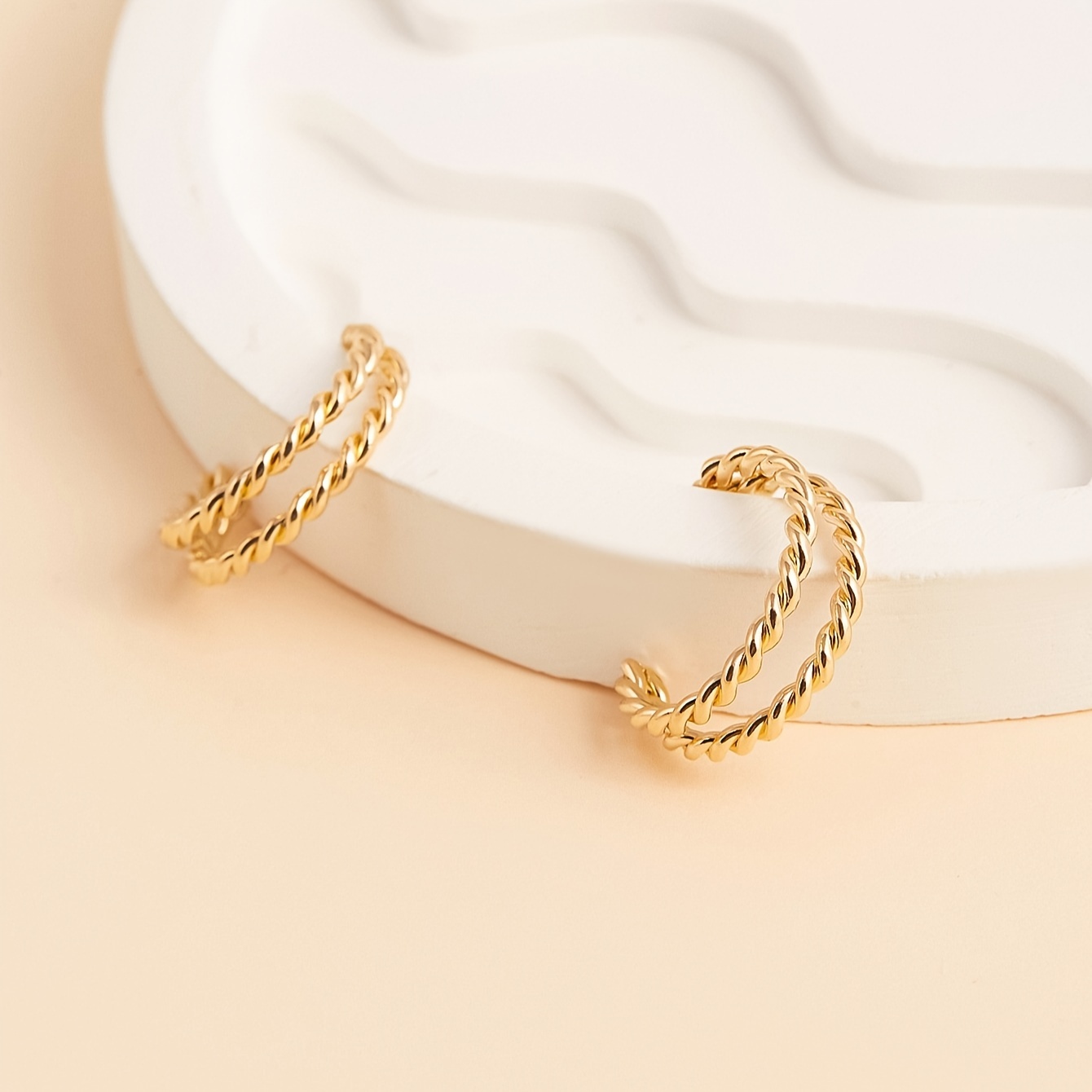 2pcs Wire-wrapped Double-layer Lightweight Fashionable Minimalist Elegant High-end Versatile Earrings Studs For Daily Wear, Parties, Banquets, And Gifts For Girlfriends