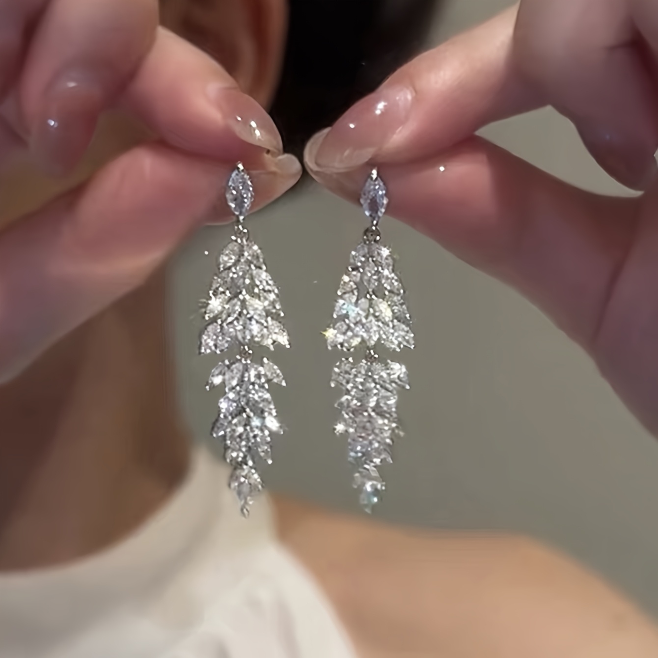 Image of 1 Pair Of Elegant Retro Banquet Party Earrings With Luxury Temperament, Featuring Ultra Sparkling Long Tassel Artificial Plastic Glass Inlay And Elegant Retro Style