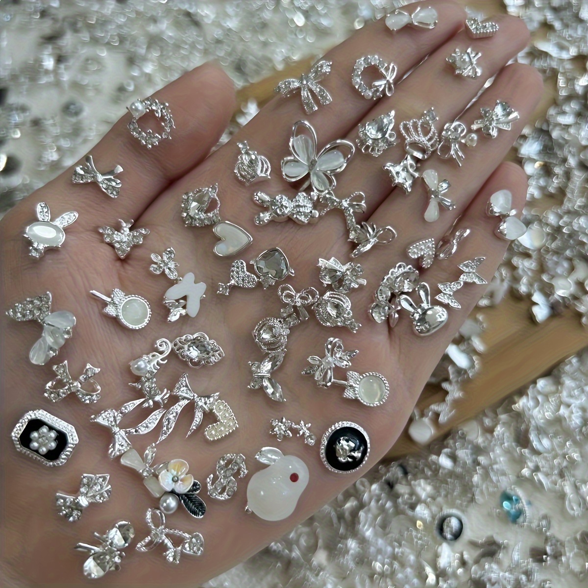 

de de en et perles - de 30 pendentifs dorés et argentés la d'ongles, non