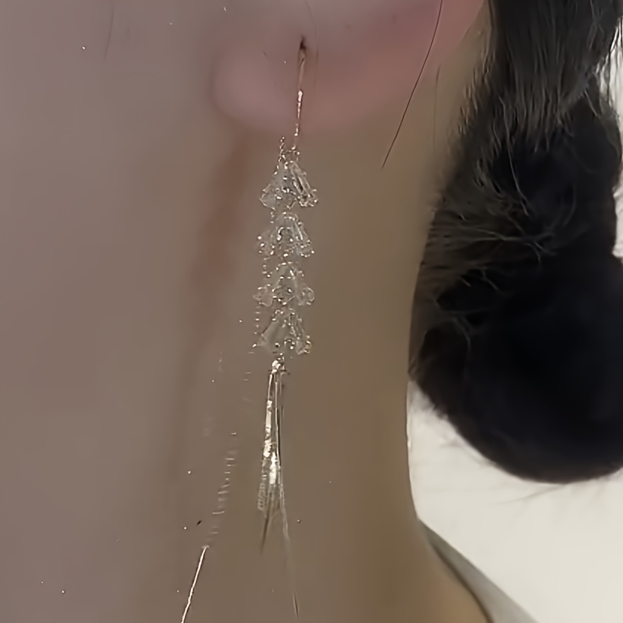 Women's Fashionable Light Luxury Tassel Synthetic Zirconia Leaf Ear Studs