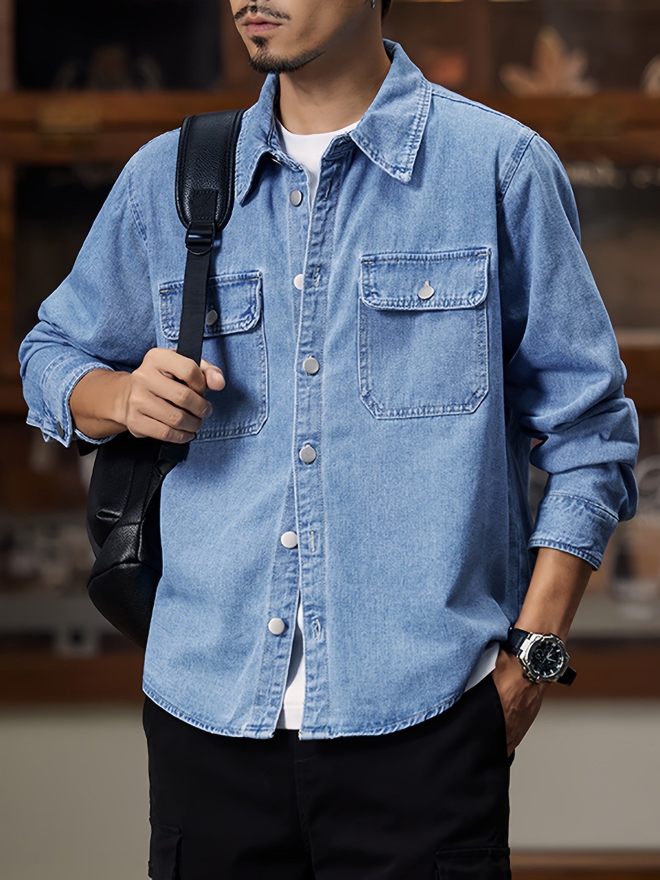 남성용 캐주얼 데님 셔츠, 85% 면 15% 폴리에스테르, 단색 라이트 블루, 라펠 칼라, 스트레치되지 않는 직조 소재, 포켓이 있는 루즈핏, 봄/가을 파티 스타일