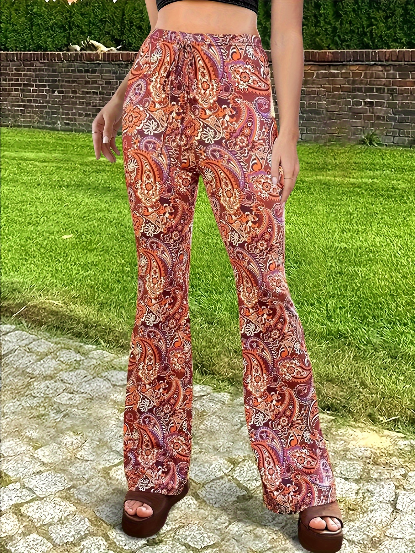 Pantalones acampanados estampados sale