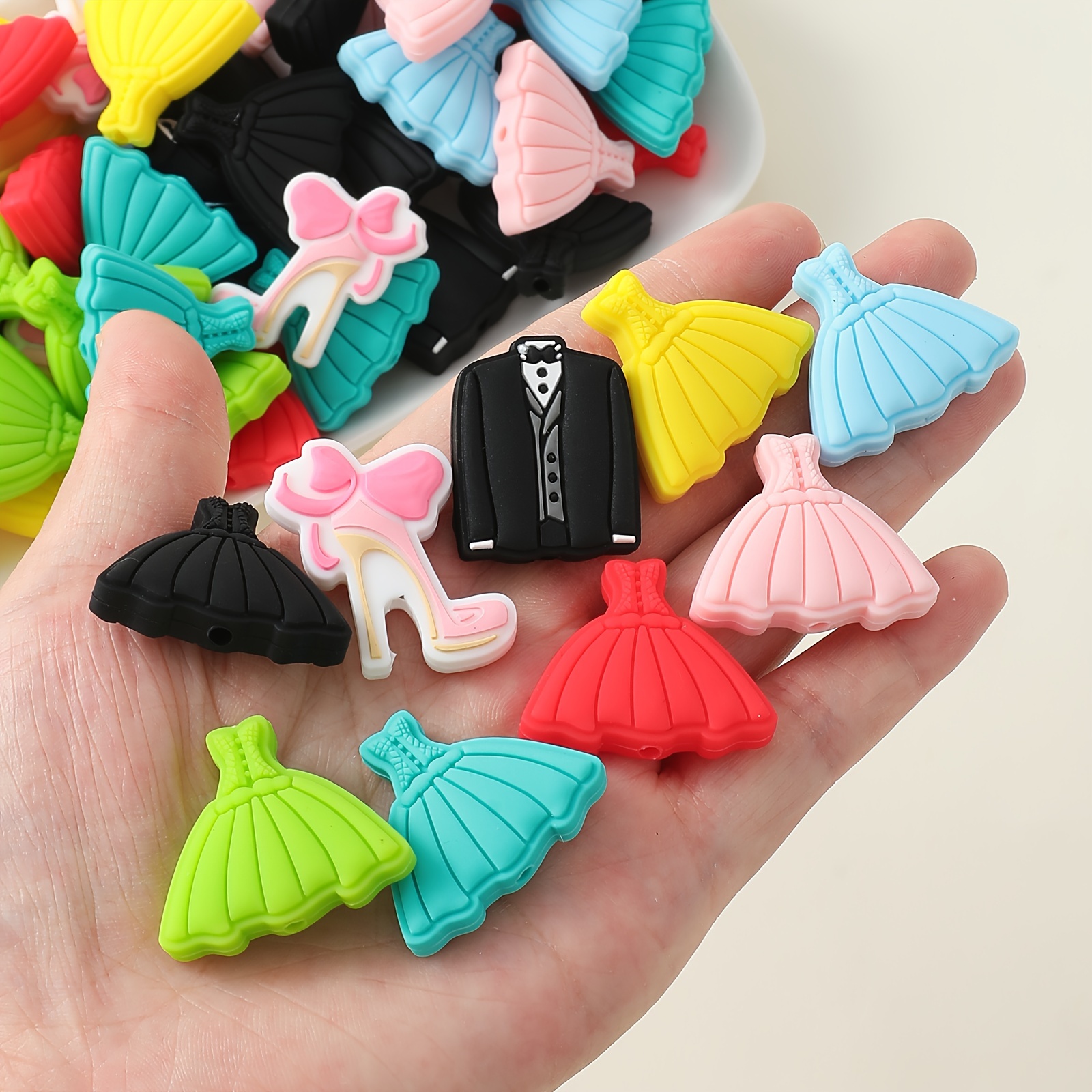 

18pcs Dress Skirt Theme Silicone Bulk Beads For Jewelry Making Diy Creative Key Bag Chain Character Pens Decors Bracelet Necklace Craft Supplies