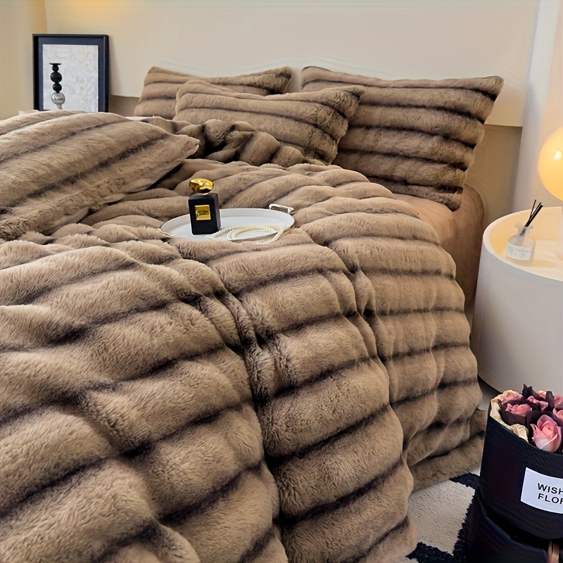 High Luxury Thick Striped Rabbit Like Plush Blanket, Autumn and Winter Thick Bed Blanket Cover, Skin Friendly and Comfortable, Providing All Day Warmth and Comfort, Suitable for Sofas, Beds, Offices and Travel, Multi-purpose Blankets, Holiday Gifts