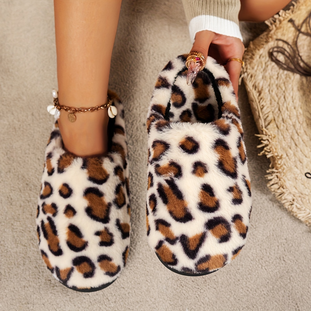 

Women's Leopard Print Fuzzy Slippers, Warm Plush Indoor Slippers, Cozy Bedroom Slippers, Soft And Lightweight Slippers, Slippers With Non-slip Sole, Couple Slippers, Men's Slippers