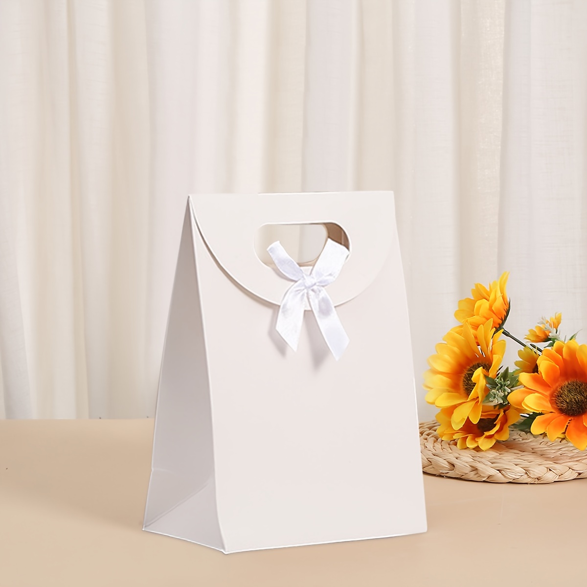 

12 Pcs White Paper Gift Bags With Bow - Perfect For Wedding, Bridal Showers, Birthdays, Anniversaries, Christmas, New Year, Valentine's Day, Graduation, And More!